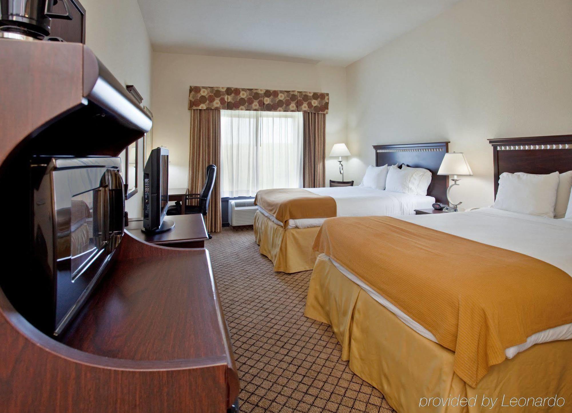 Holiday Inn Express Hotel & Suites Mcpherson, An Ihg Hotel Ruang foto